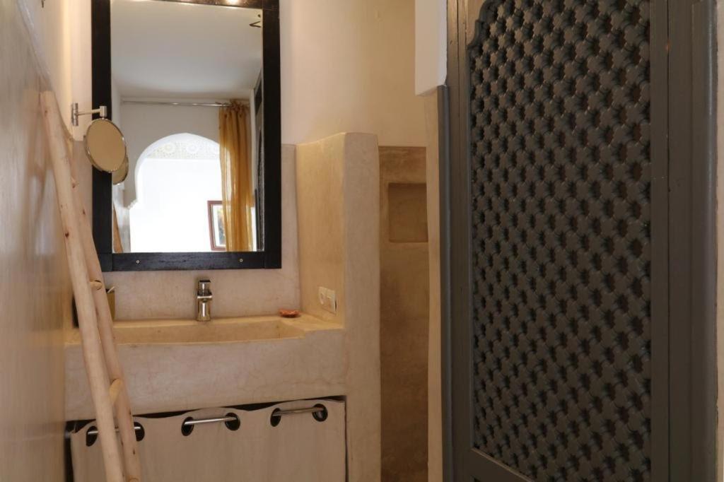 Riad 103 Medina Pool And Hammam Marrakesh Exteriör bild